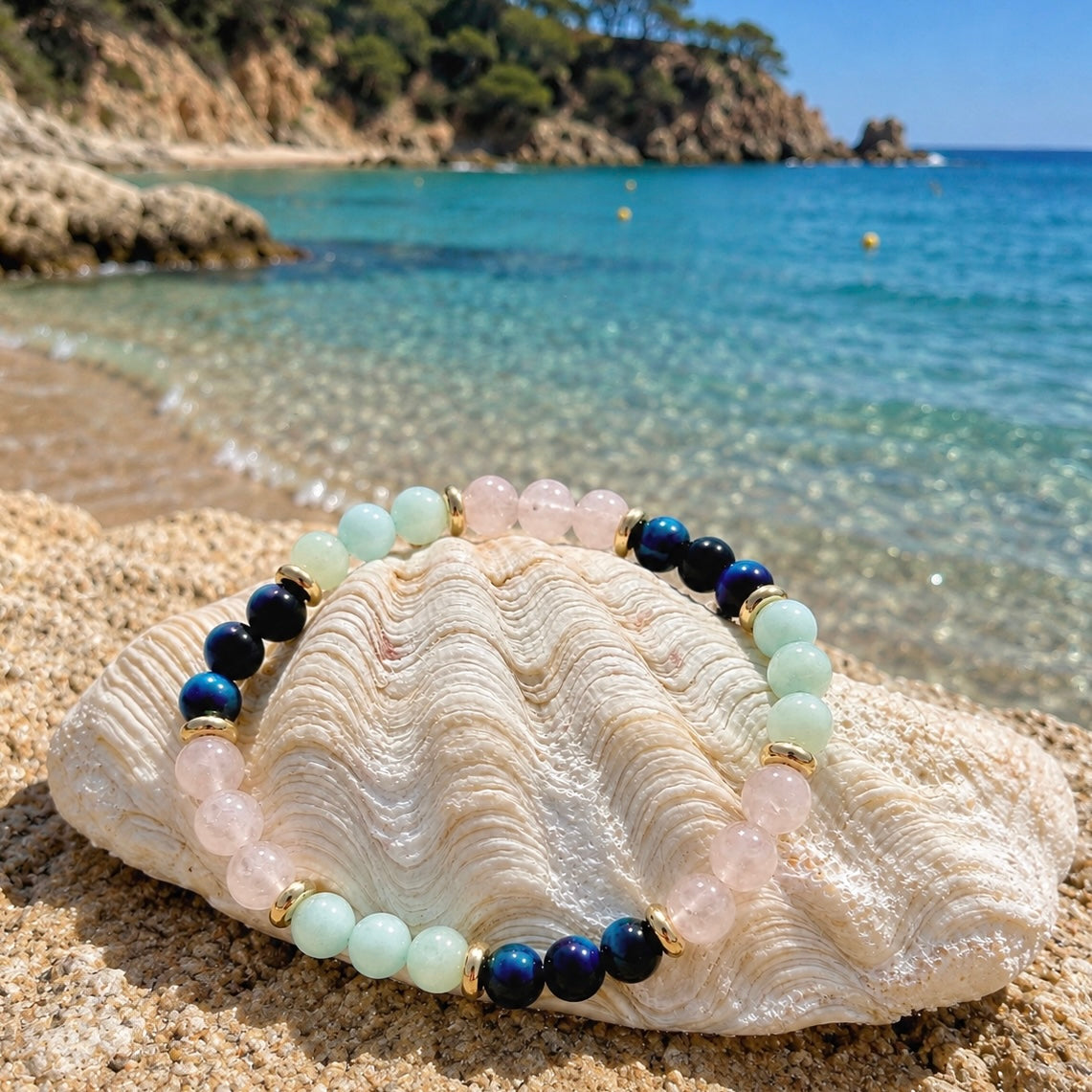 Edelsteinarmband "Tag am Meer" mit Amazonit, blauem Tigerauge und Rosenquarz sowie vergoldeten Elementen. Wie ein Tag am Meer, voller Leichtigkeit, Entspannung und Freude. 
